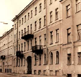 Первый дом общины в Петербурге (в то время он был двухэтажным)