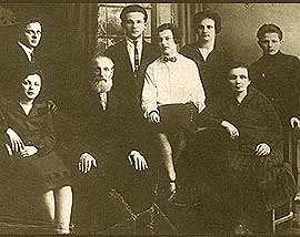 Leningrad Jewish family. The early 1930s. Photo