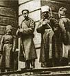 Красногвардейцы на посту у Смольного. Октябрь 1917 года